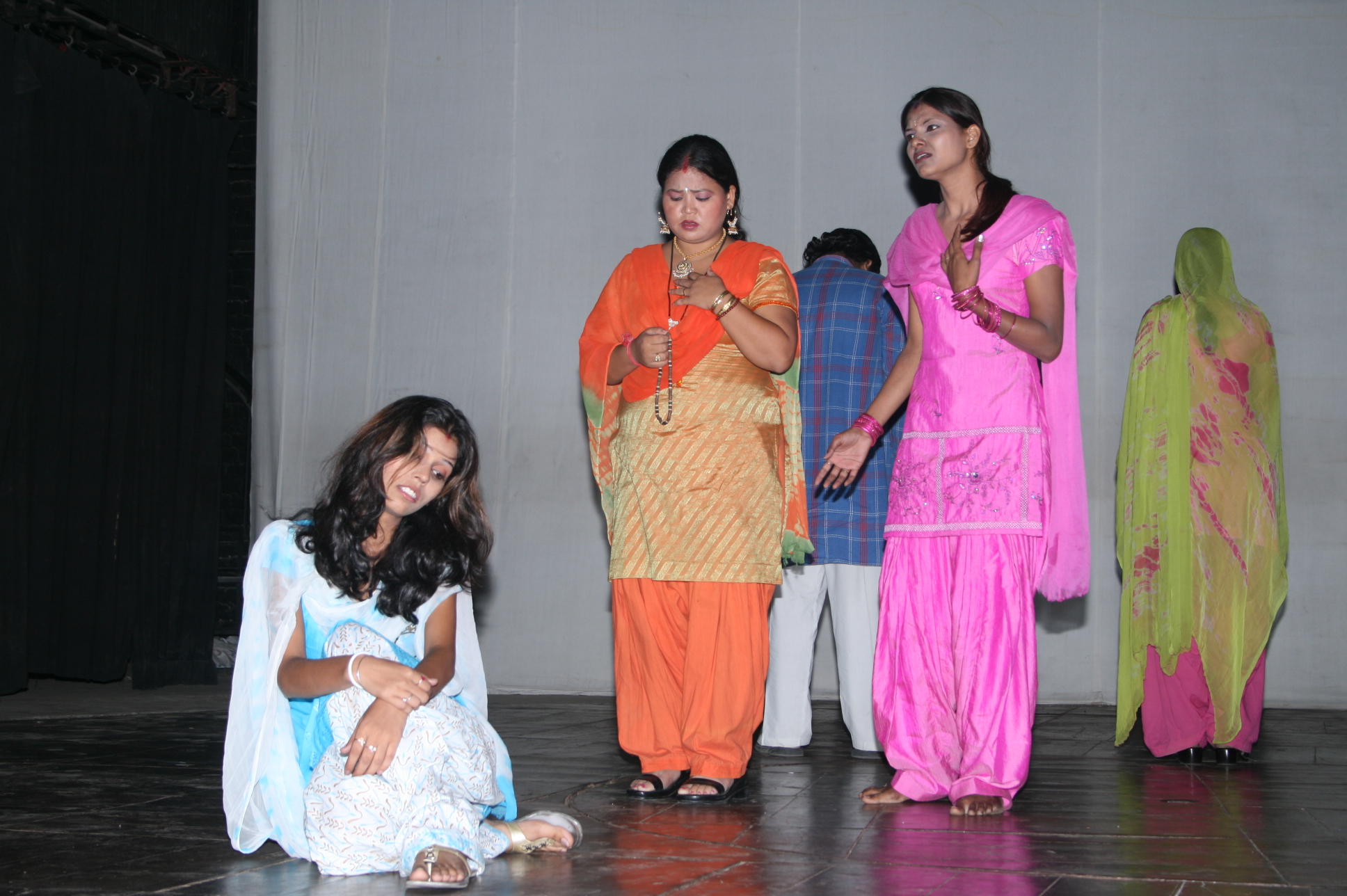 Khooh Bolda Hai theatre performance